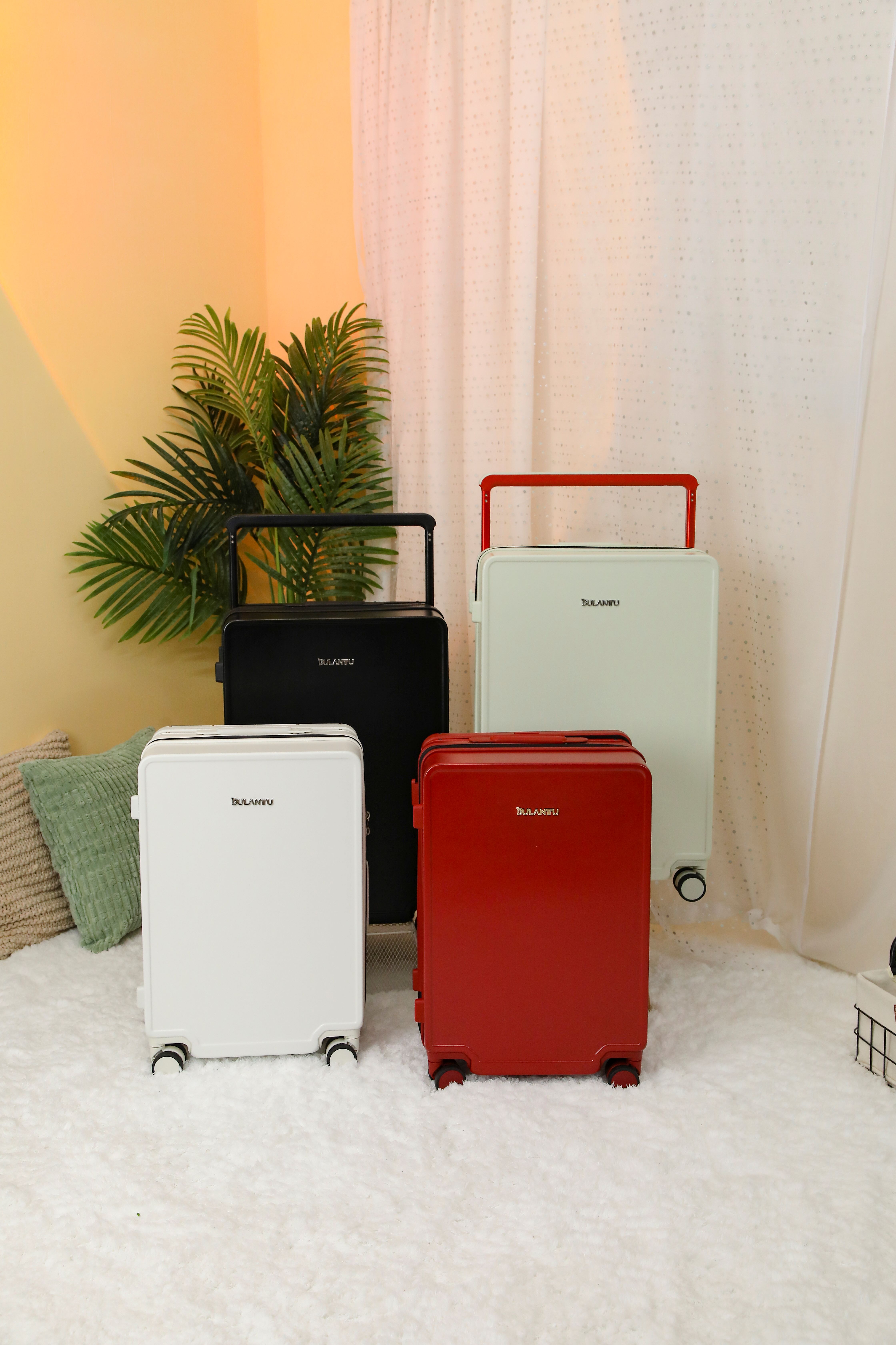 Leagann an mhonarcha suitcase bagáiste ríomhaire saincheaptha cás crua 20-orlach a sheoladh ar bord cás